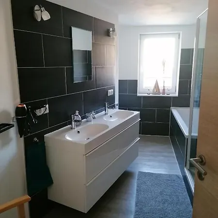 Im Lehm-fachwerkhaus Mit 3 Einzelnen Schlafzimmern Je Mit Tv Daire